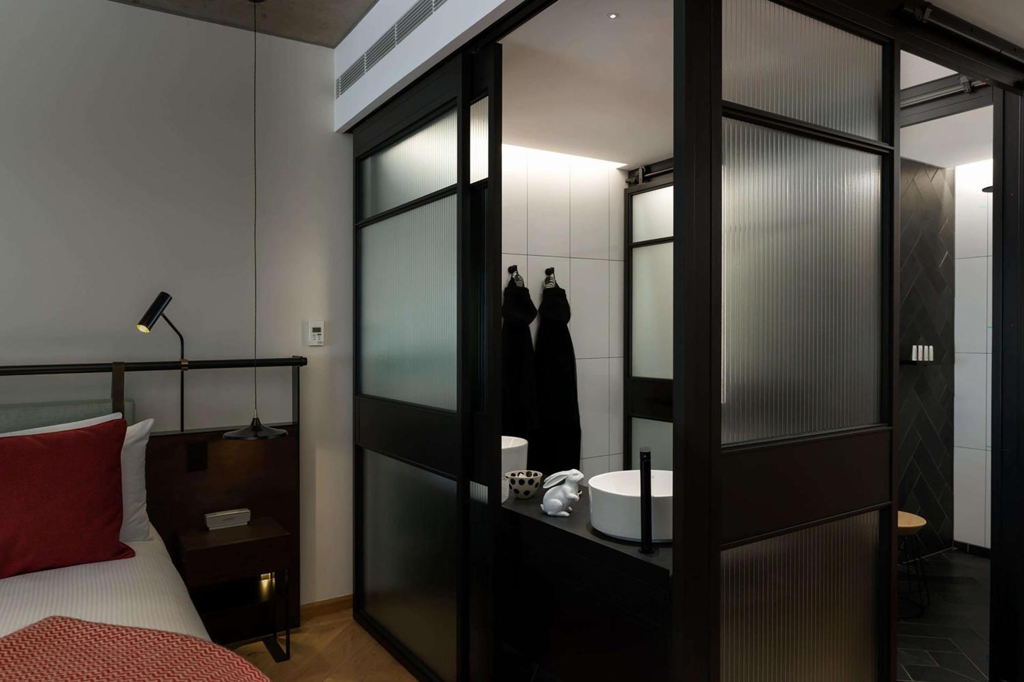 Qt Melbourne Otel Dış mekan fotoğraf A room at the hotel