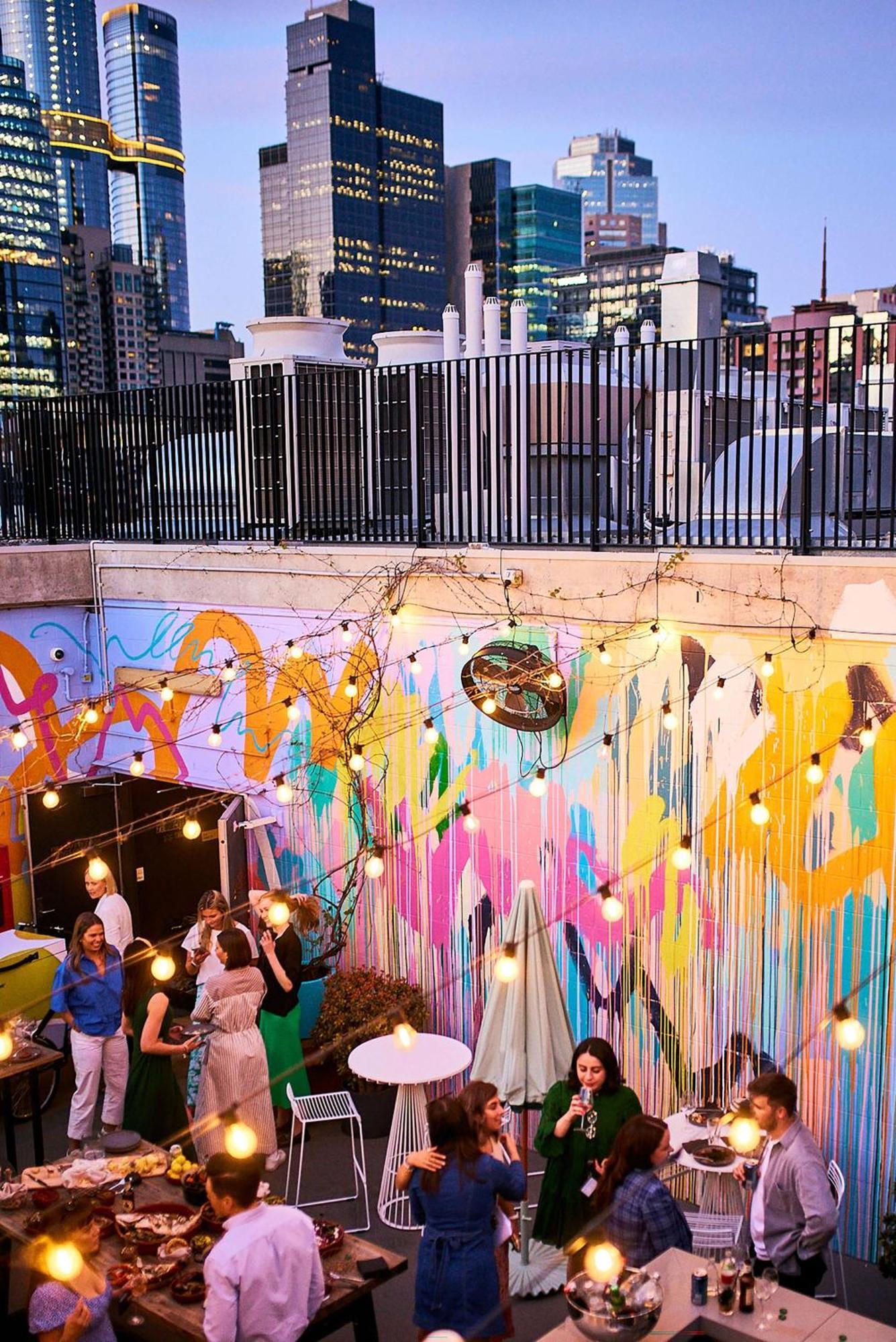 Qt Melbourne Otel Dış mekan fotoğraf The courtyard at the 2018 edition of the festival