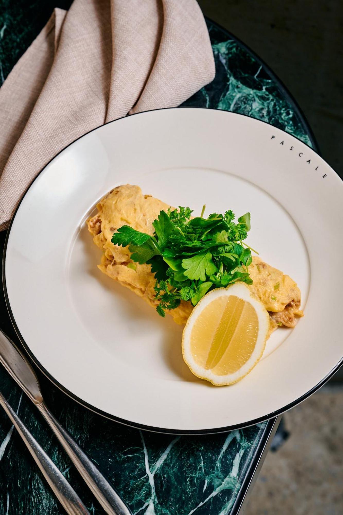 Qt Melbourne Otel Dış mekan fotoğraf A prepared omelette