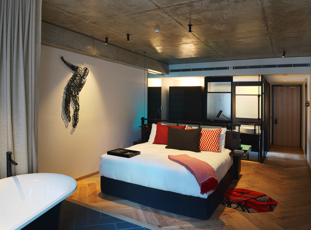 Qt Melbourne Otel Dış mekan fotoğraf A room at the hotel